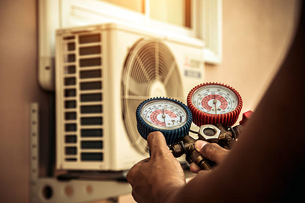 Professional Emergency Hvac technician working in New Lenox, IL